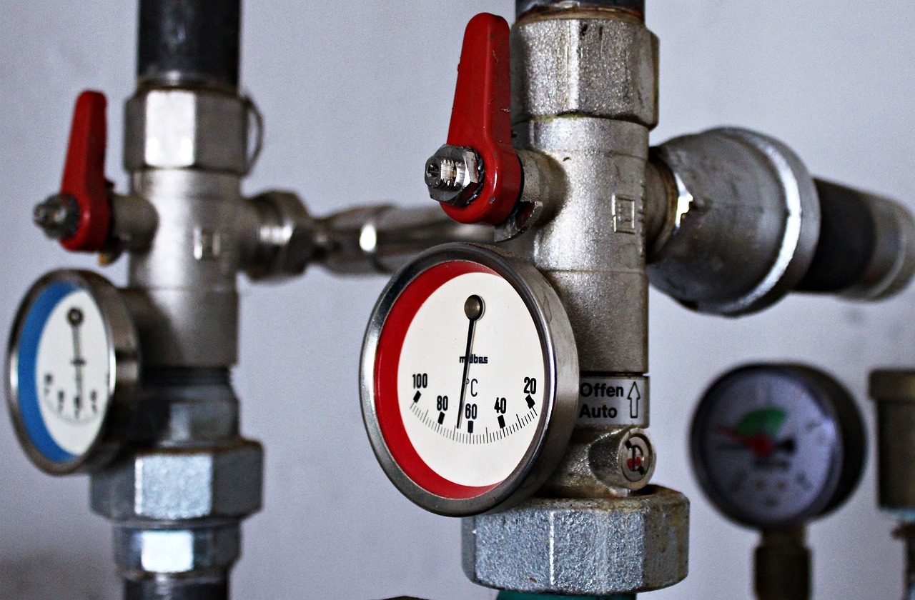 Illustratie van energiebesparing door slimme thermostaten.