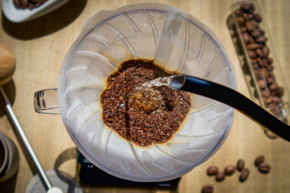 Keuken met pompoenen en geurkaarsen voor herfst.